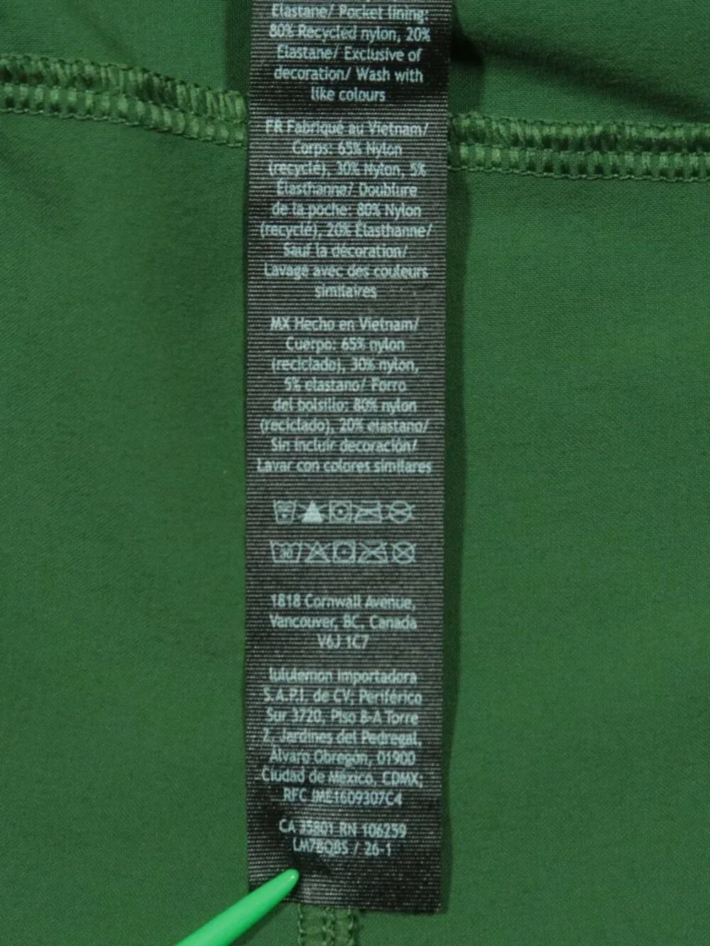 Lululemon Classic Fit Linerless Board Shorts Mens 32 Green Performance Nylon